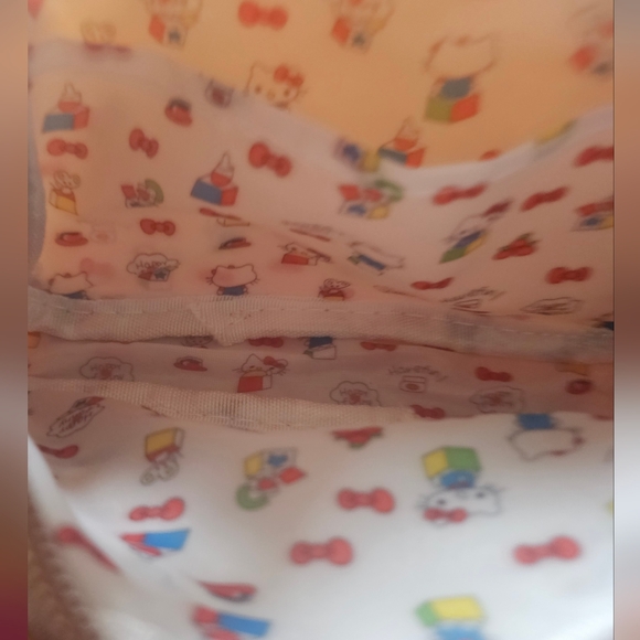 Hello Kitty Plush White Accessory Bag with Pink Bow And New Goodies Included - Picture 2 of 2